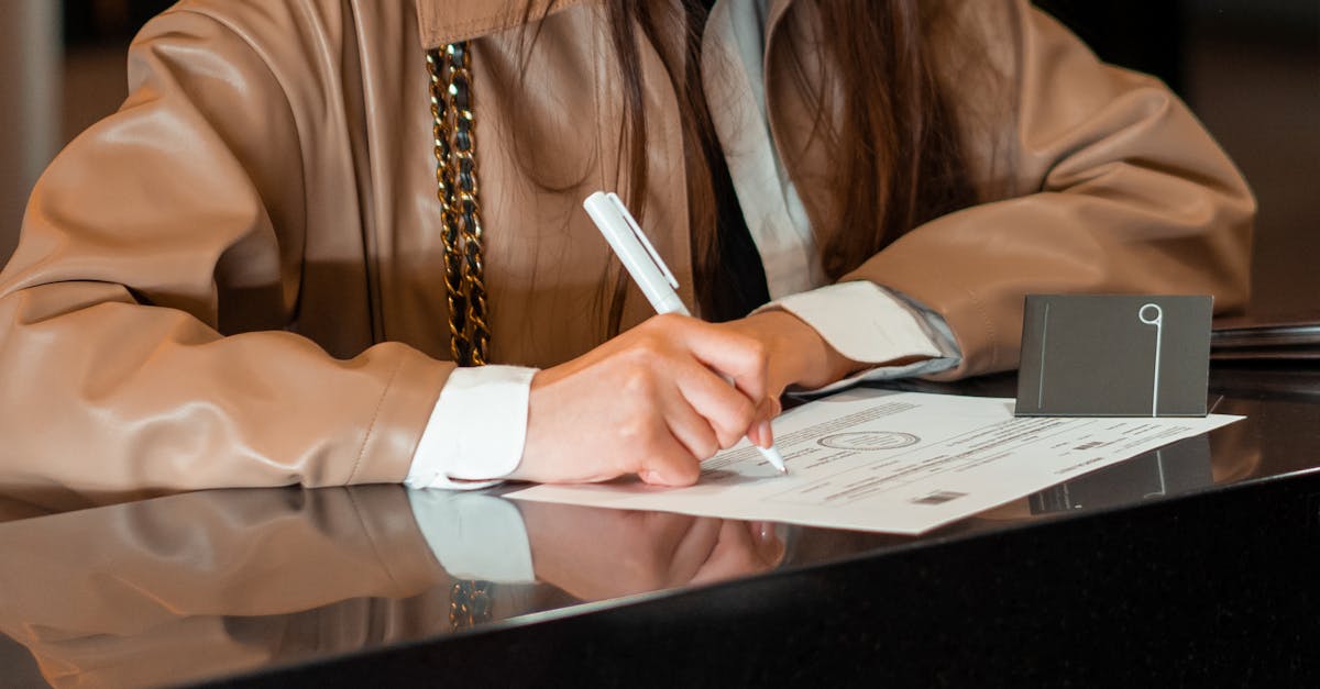 Bảo Hộ Nhãn Hiệu Trong Thương Mại Điện Tử: Quyền Lợi Khi Bị Chiếm Tên Miền Và Tài Khoản Mạng Xã Hội