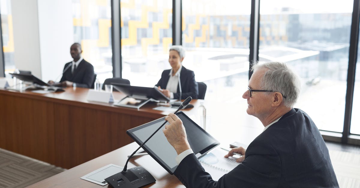 Đàm Phán Điều Khoản Nhãn Hiệu Với Nhà Đầu Tư Ngoại: Bài Học Từ Những Thương Vụ M&A Thực Tế Tại Việt Nam