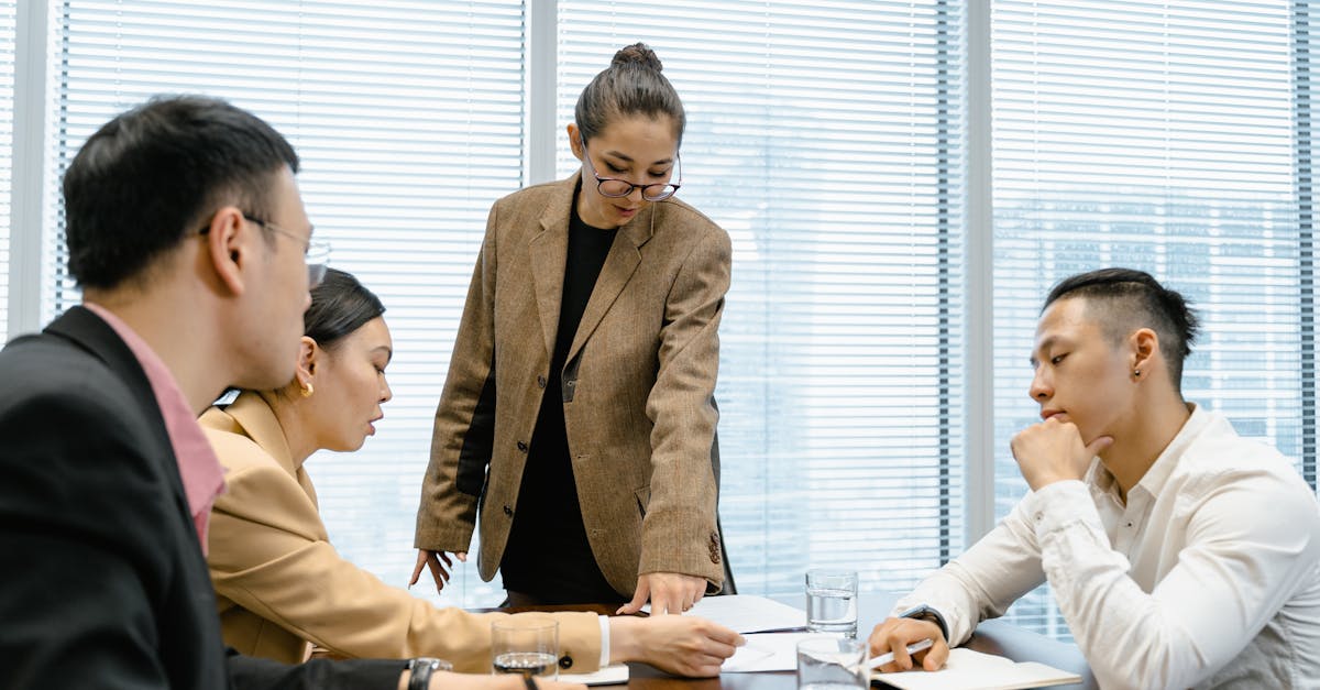 Đào Tạo Nhân Viên Về Bảo Vệ Nhãn Hiệu: Chính Sách Nội Bộ Giúp Ngăn Chặn Rò Rỉ Tài Sản Thương Hiệu Từ Bên Trong
